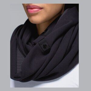 LULULEMON Vinyasa Scarf Wrap Shawl Infinity Rulu Snap Button Stripes Black Grey